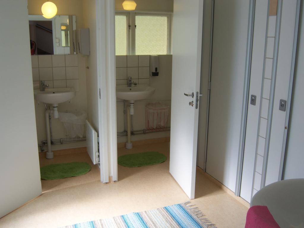Stf Vandrarhem Mangelgarden Soderkoping Room photo